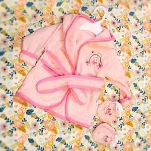 Adorable bath robe 🌈